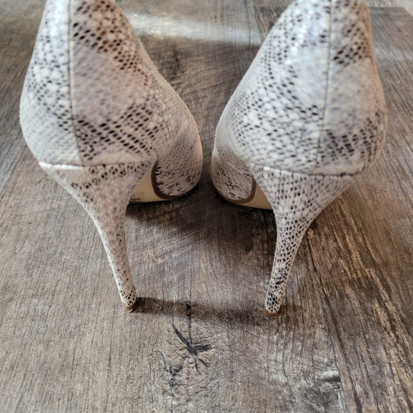 Nude Snakeskin Heels Size 8.5 - Picture 5 of 6
